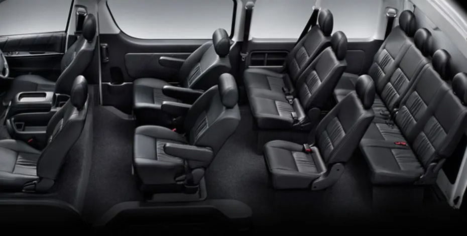 ภายในรถตู้ Toyota Ventury แบบ 10 ที่นั่ง